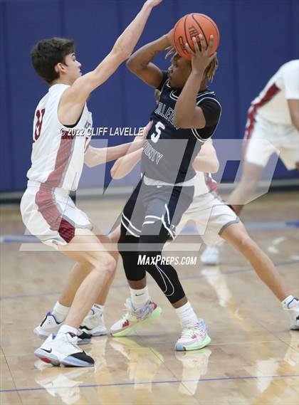 Thumbnail 1 in Colleton County vs Porter Gaud (Lowcountry Roundball Classic) photogallery.