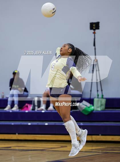 Thumbnail 3 in Pine Crest vs. North Broward Prep photogallery.