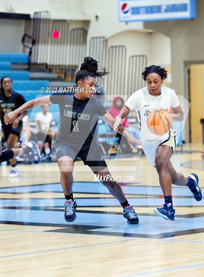 Thumbnail 2 in Hale County vs Bryant (Jaguar Thanksgiving Jam) photogallery.