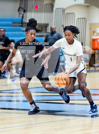 Thumbnail 3 in Hale County vs Bryant (Jaguar Thanksgiving Jam) photogallery.