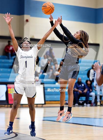 Thumbnail 2 in Hale County vs Bryant (Jaguar Thanksgiving Jam) photogallery.