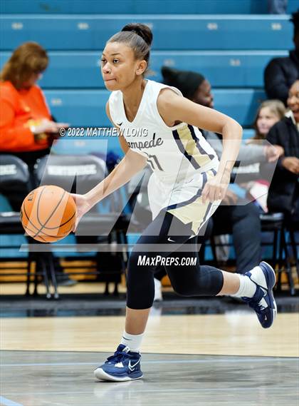 Thumbnail 2 in Hale County vs Bryant (Jaguar Thanksgiving Jam) photogallery.