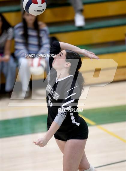 Thumbnail 1 in Mountain View vs Canyon del Oro (AIA 5A Conference Play-In) photogallery.