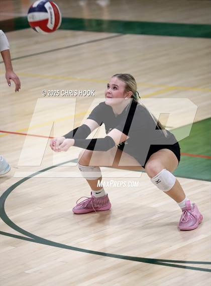 Thumbnail 1 in Mountain View vs Canyon del Oro (5A Conference Play-In) photogallery.