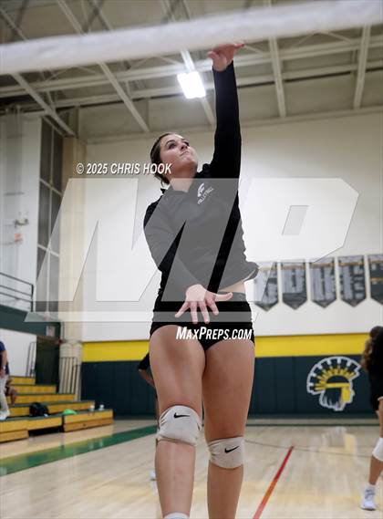 Thumbnail 2 in Mountain View vs Canyon del Oro (5A Conference Play-In) photogallery.