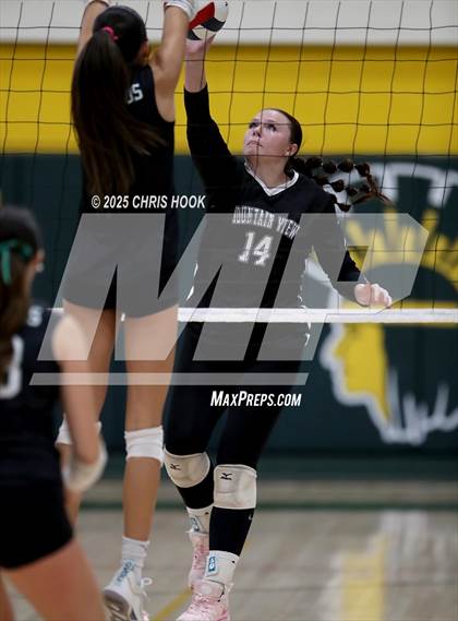 Thumbnail 2 in Mountain View vs Canyon del Oro (AIA 5A Conference Play-In) photogallery.