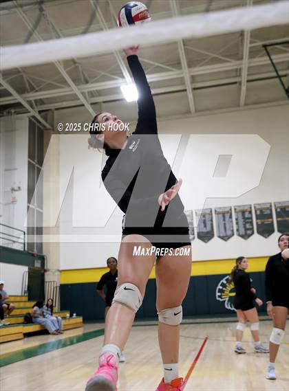 Thumbnail 1 in Mountain View vs Canyon del Oro (5A Conference Play-In) photogallery.