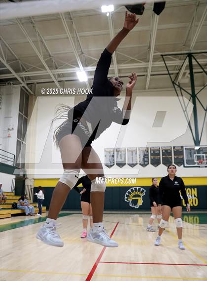 Thumbnail 3 in Mountain View vs Canyon del Oro (5A Conference Play-In) photogallery.