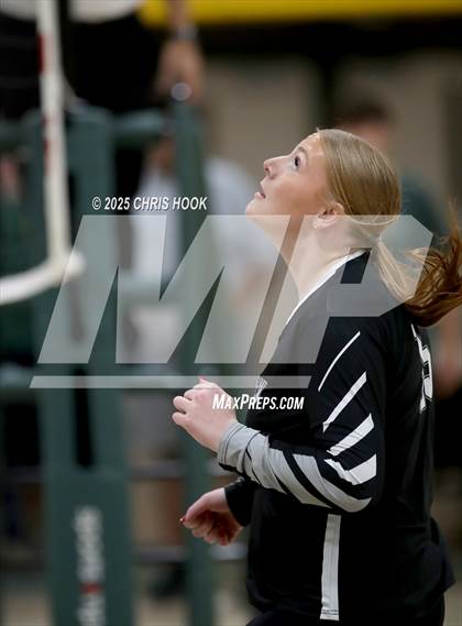 Thumbnail 2 in Mountain View vs Canyon del Oro (5A Conference Play-In) photogallery.