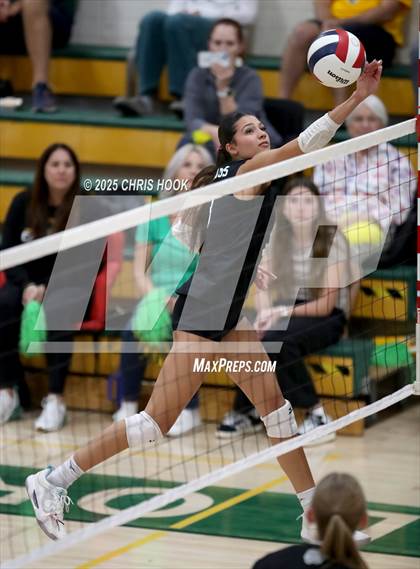 Thumbnail 2 in Mountain View vs Canyon del Oro (5A Conference Play-In) photogallery.
