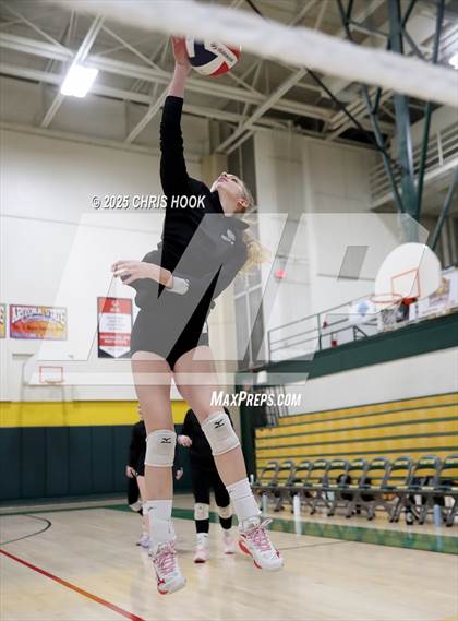 Thumbnail 2 in Mountain View vs Canyon del Oro (AIA 5A Conference Play-In) photogallery.