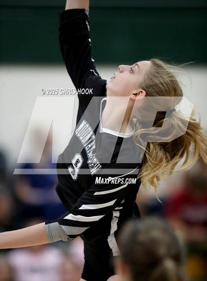 Thumbnail 1 in Mountain View vs Canyon del Oro (5A Conference Play-In) photogallery.