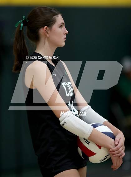 Thumbnail 2 in Mountain View vs Canyon del Oro (5A Conference Play-In) photogallery.