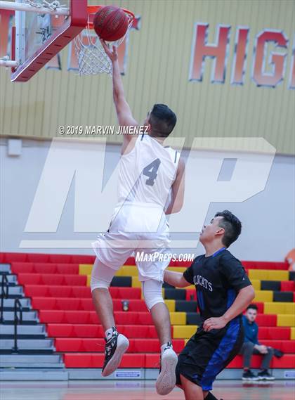Thumbnail 1 in Chaminade vs Windward photogallery.