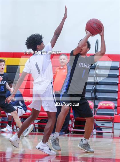 Thumbnail 1 in Chaminade vs Windward photogallery.
