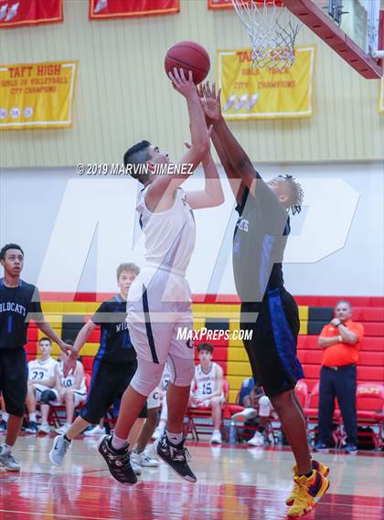 Thumbnail 2 in Chaminade vs Windward photogallery.