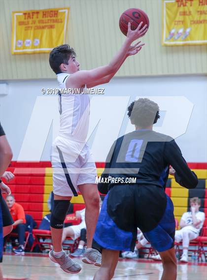 Thumbnail 1 in Chaminade vs Windward photogallery.