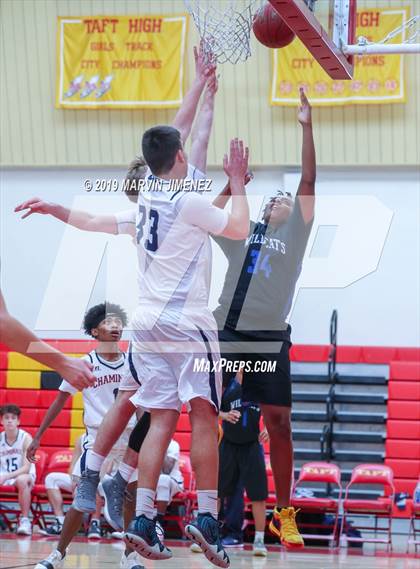 Thumbnail 1 in Chaminade vs Windward photogallery.