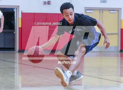 Thumbnail 2 in Chaminade vs Windward photogallery.
