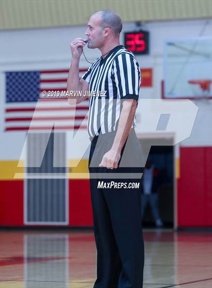 Thumbnail 1 in Chaminade vs Windward photogallery.