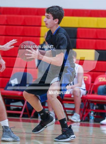 Thumbnail 2 in Chaminade vs Windward photogallery.