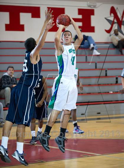 Thumbnail 1 in Highland vs. Bakersfield photogallery.