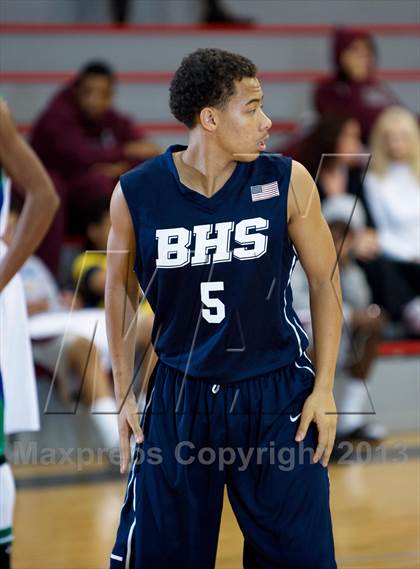 Thumbnail 1 in Highland vs. Bakersfield photogallery.