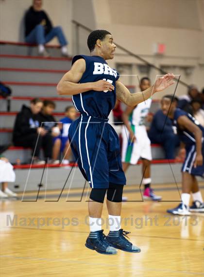 Thumbnail 3 in Highland vs. Bakersfield photogallery.