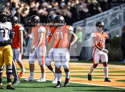 Thumbnail 3 in Rockwall vs. Klein Oak (UIL 6A Regional Semifinal) photogallery.