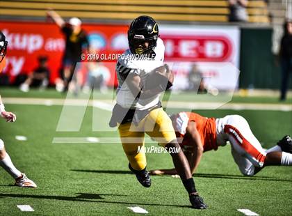 Thumbnail 3 in Rockwall vs. Klein Oak (UIL 6A Regional Semifinal) photogallery.