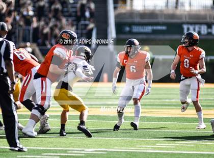 Thumbnail 3 in Rockwall vs. Klein Oak (UIL 6A Regional Semifinal) photogallery.