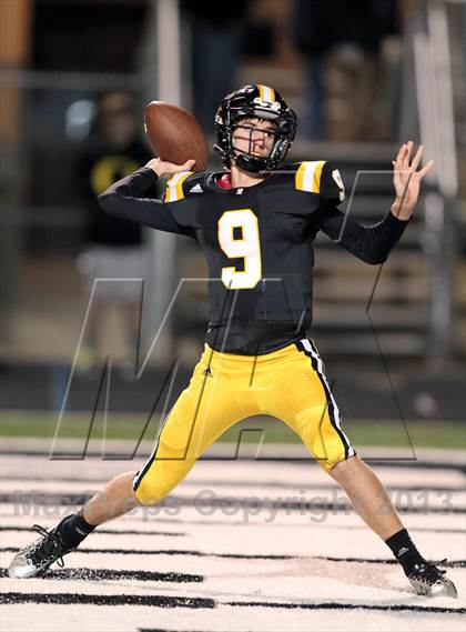 Thumbnail 2 in Mansfield Summit vs. Nacogdoches (UIL 4A Bi-District Playoff) photogallery.