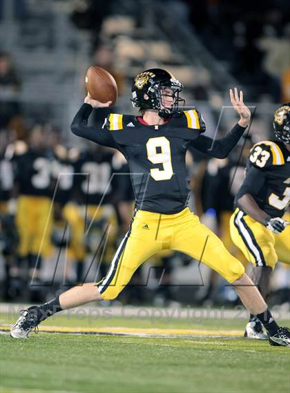 Thumbnail 2 in Mansfield Summit vs. Nacogdoches (UIL 4A Bi-District Playoff) photogallery.