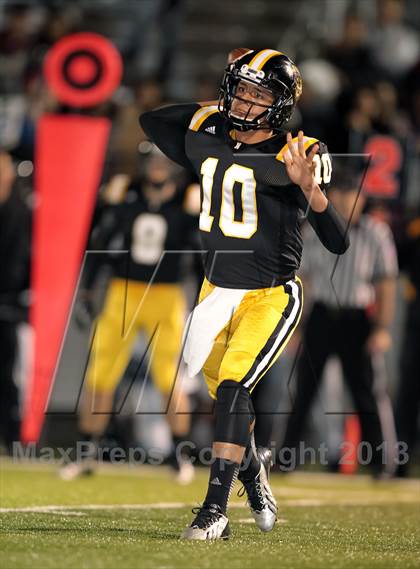 Thumbnail 1 in Mansfield Summit vs. Nacogdoches (UIL 4A Bi-District Playoff) photogallery.