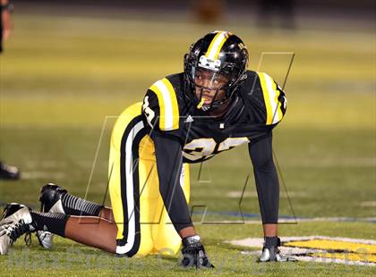 Thumbnail 1 in Mansfield Summit vs. Nacogdoches (UIL 4A Bi-District Playoff) photogallery.