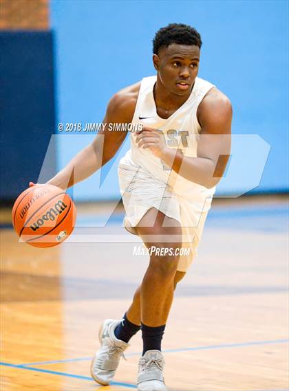 Thumbnail 3 in Belleville East @ Chaminade photogallery.