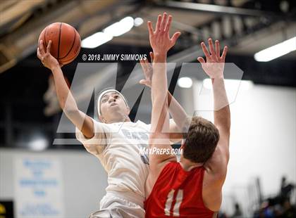 Thumbnail 3 in Belleville East @ Chaminade photogallery.