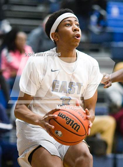 Thumbnail 3 in Belleville East @ Chaminade photogallery.