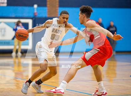 Thumbnail 2 in Belleville East @ Chaminade photogallery.
