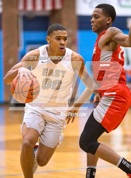 Thumbnail 3 in Belleville East @ Chaminade photogallery.
