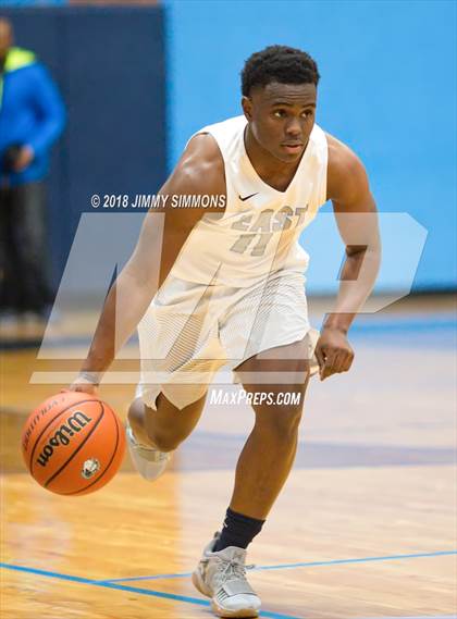 Thumbnail 3 in Belleville East @ Chaminade photogallery.
