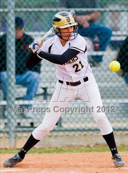 Thumbnail 2 in Alvin vs Danbury (Brazosport Classic) photogallery.