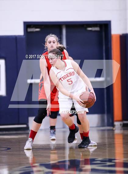 Thumbnail 2 in Elsinore vs. Great Oak photogallery.