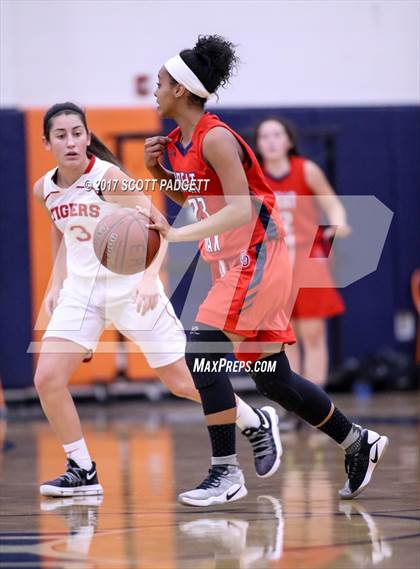 Thumbnail 2 in Elsinore vs. Great Oak photogallery.