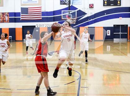 Thumbnail 1 in Elsinore vs. Great Oak photogallery.