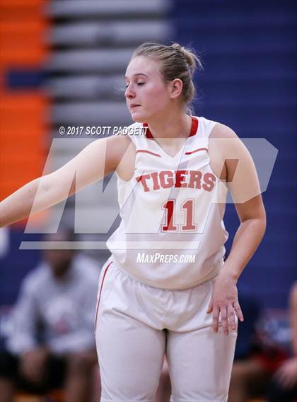 Thumbnail 1 in Elsinore vs. Great Oak photogallery.