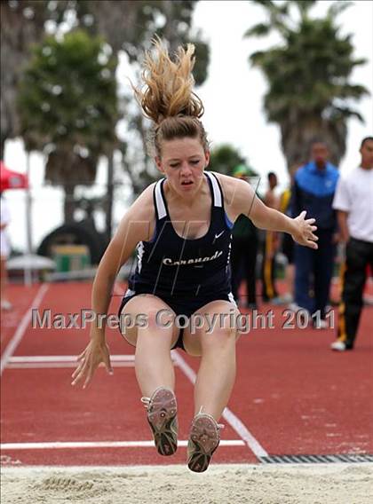 Thumbnail 3 in 2011 Santa Barbara Easter Relays photogallery.