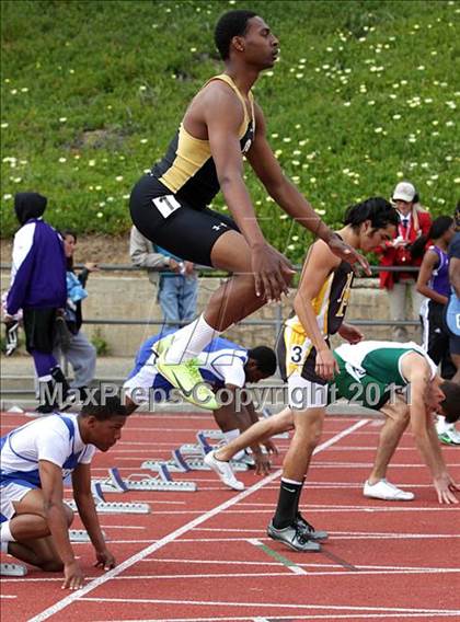 Thumbnail 1 in 2011 Santa Barbara Easter Relays photogallery.
