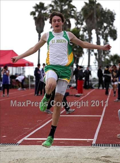Thumbnail 3 in 2011 Santa Barbara Easter Relays photogallery.