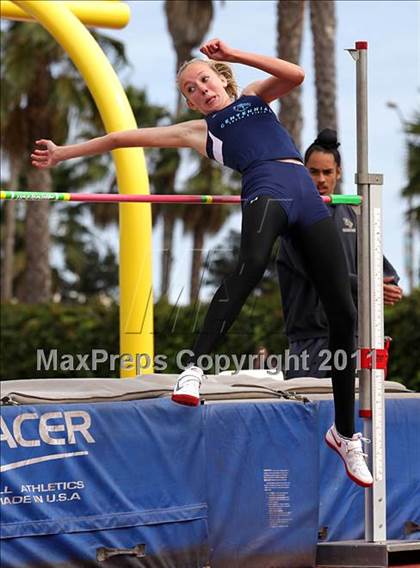 Thumbnail 2 in 2011 Santa Barbara Easter Relays photogallery.